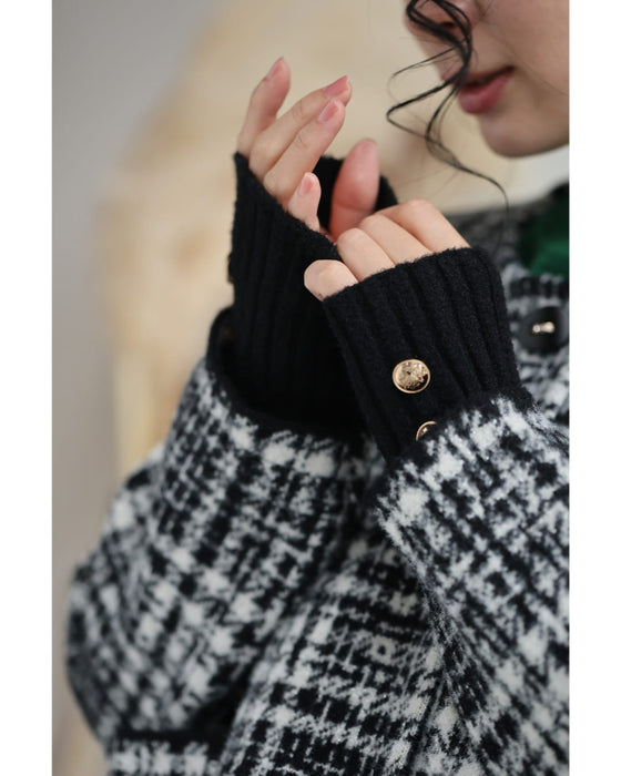 重ね着風な手元のチェックニットジャケット