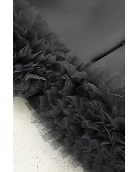 裾に咲くふわふわチュールのダンボール素材コート