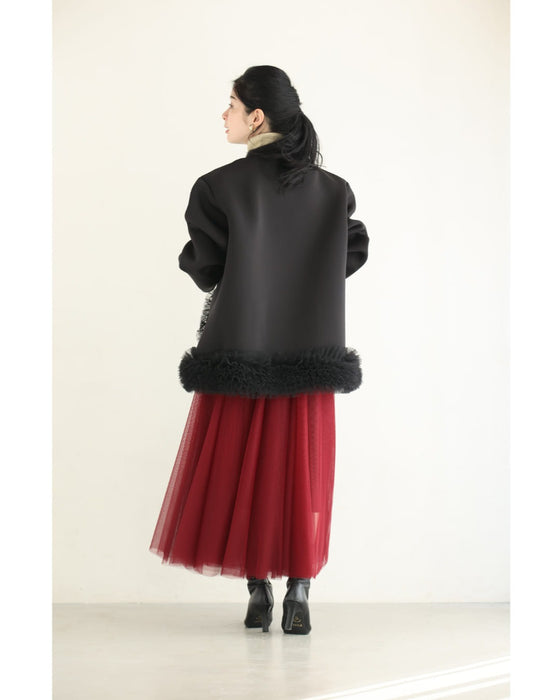 裾に咲くふわふわチュールのダンボール素材コート