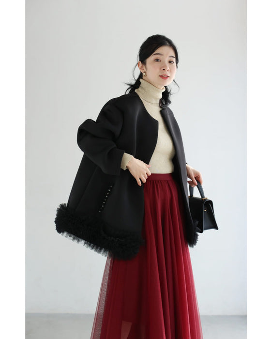 裾に咲くふわふわチュールのダンボール素材コート