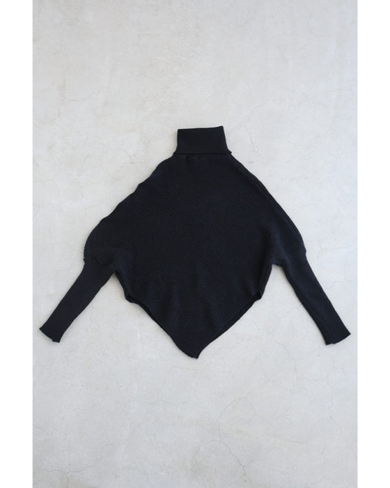 アンバランスな変形ドルマンニットプルオーバートップス