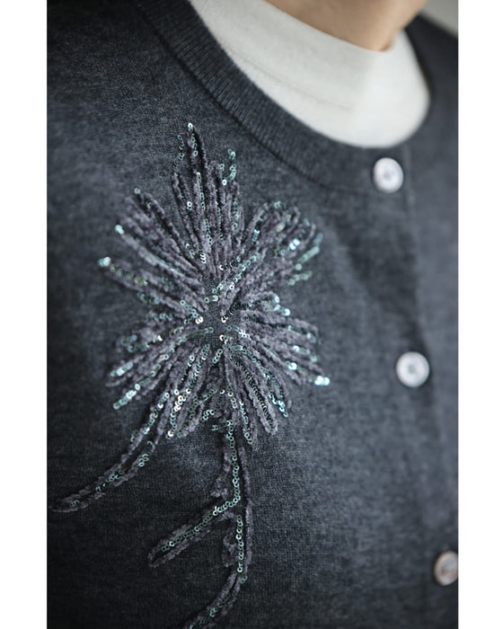 煌めき纏う花装飾カーディガン