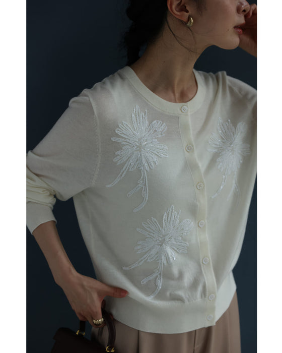 煌めき纏う花装飾カーディガン