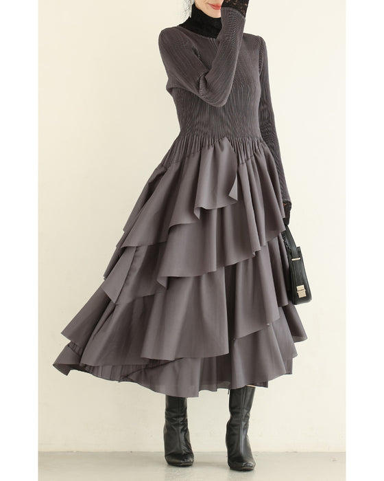 重なるフレア揺らめくミディアムワンピース
