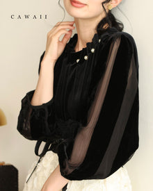  パールを飾ったタックネックのベロアプルオーバートップス