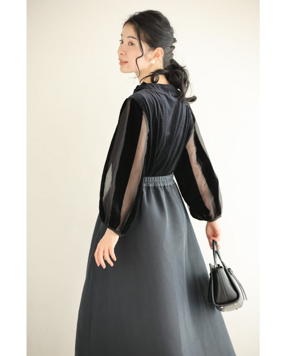 パールを飾ったタックネックのベロアプルオーバートップス