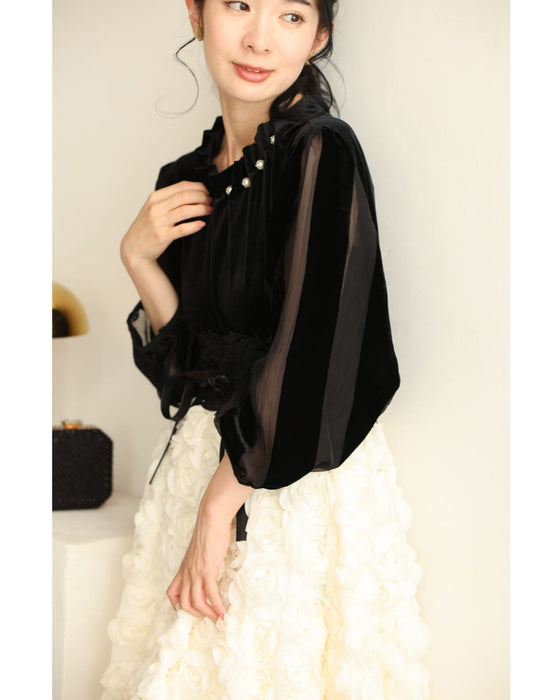 パールを飾ったタックネックのベロアプルオーバートップス