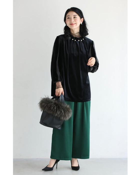 パールを飾ったタックネックのベロアプルオーバートップス