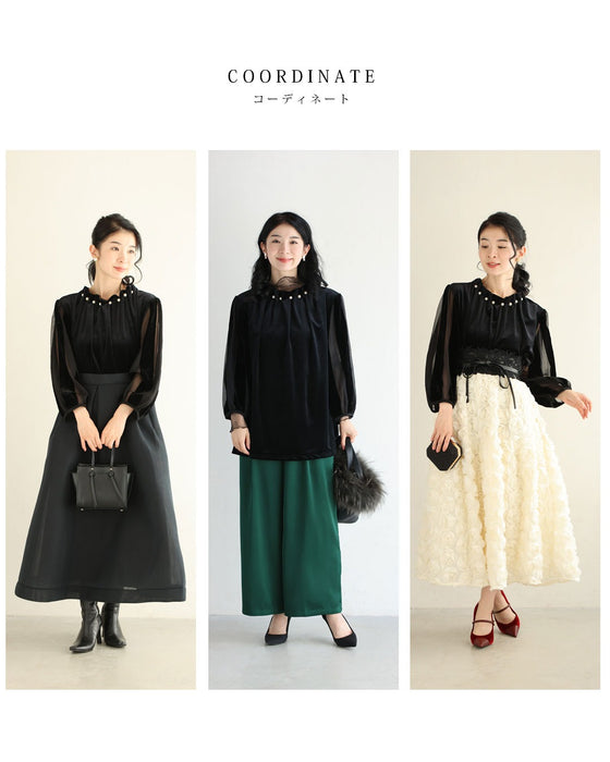 パールを飾ったタックネックのベロアプルオーバートップス