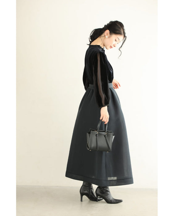 パールを飾ったタックネックのベロアプルオーバートップス