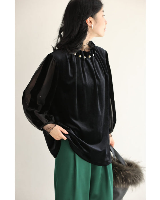 パールを飾ったタックネックのベロアプルオーバートップス