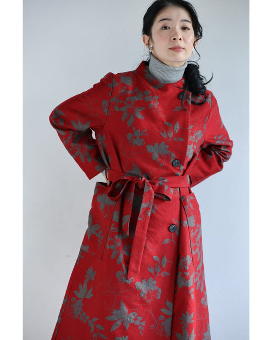 葉っぱのシルエット浮かぶ映える赤のロングコート(リボンベルト付)