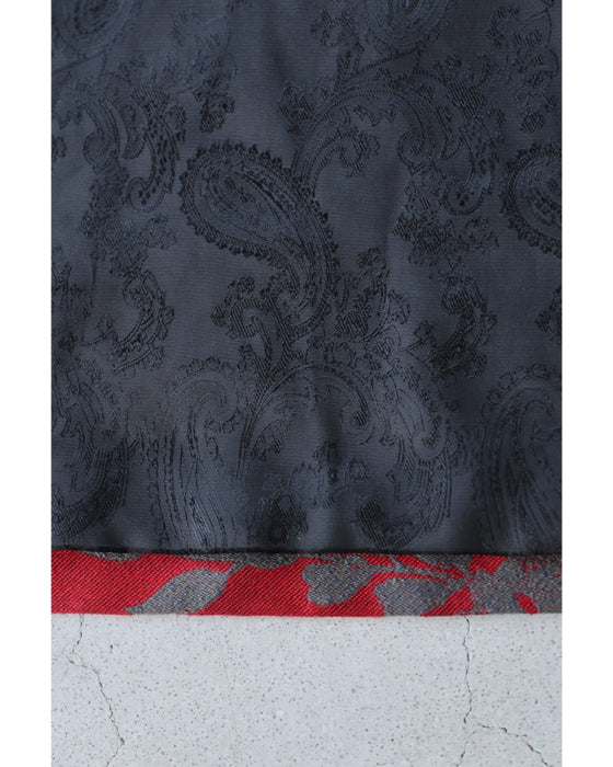 葉っぱのシルエット浮かぶ映える赤のロングコート(リボンベルト付)