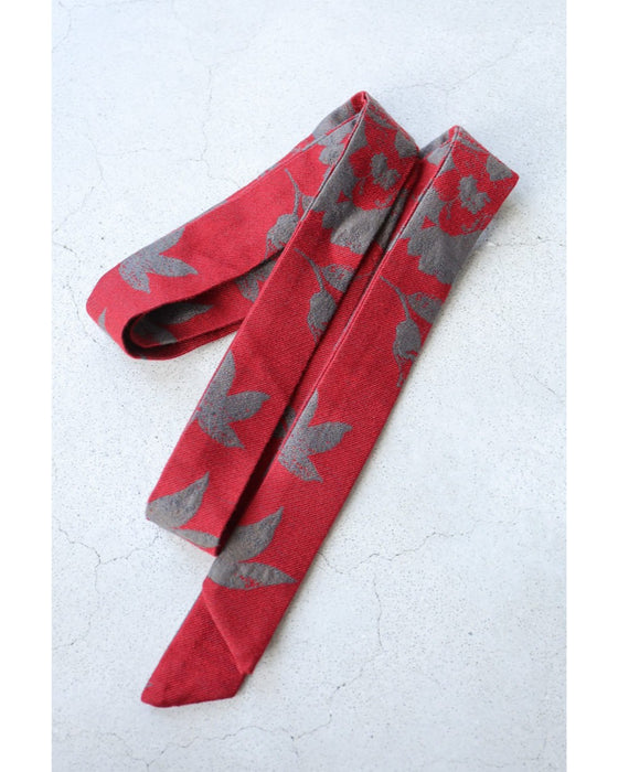 葉っぱのシルエット浮かぶ映える赤のロングコート(リボンベルト付)