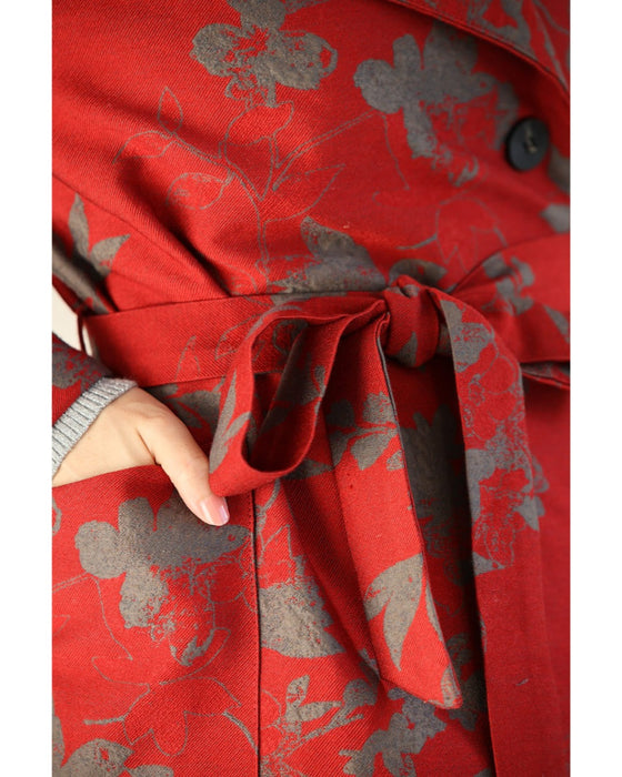 葉っぱのシルエット浮かぶ映える赤のロングコート(リボンベルト付)