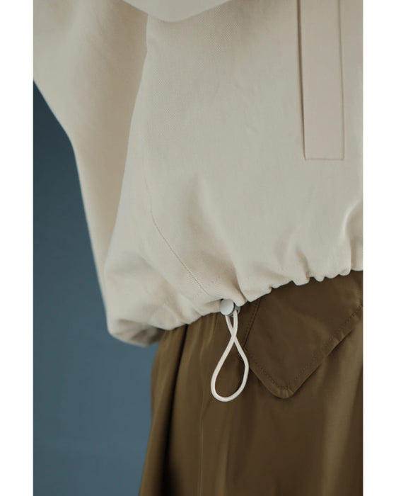 線画の花が浮かぶフード付きブルゾン