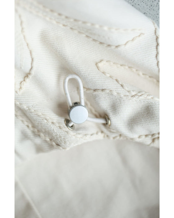 線画の花が浮かぶフード付きブルゾン