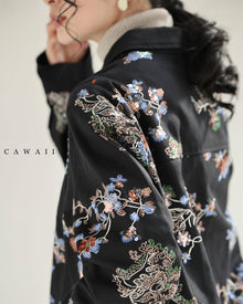  スパンコール煌めくシノワズリな花柄ジャケット