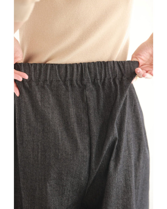 サイドタックのコットンデニムワイドパンツ
