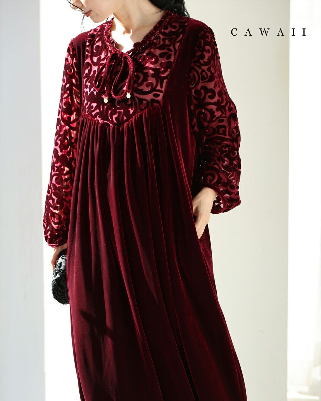 再入荷12月9日 アラベスク柄浮かび上がるシアー袖ベロアミディアムワンピース cawaii w61586ps 長袖 ワインレッド オシャレ 個性的 大人可愛い エレガント 上品 秋 冬 体型カバー レディース ファッション ミセス 30代 40代 50代 アラベスク柄浮かび上がるシアー袖ベロアミディアムワンピース – ONE
