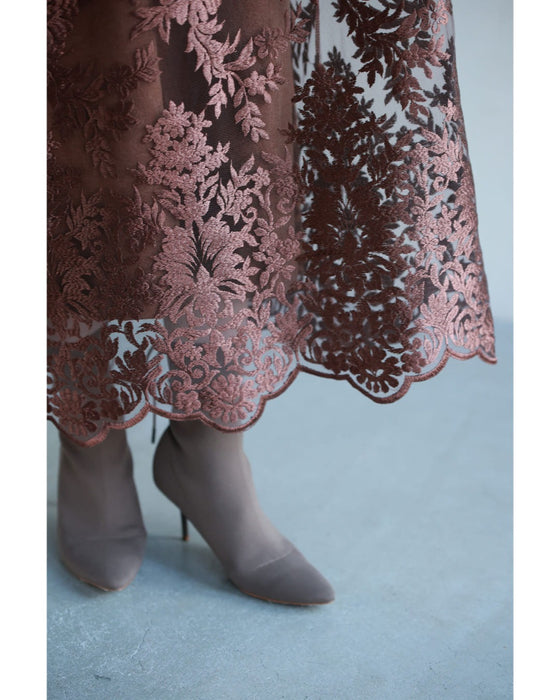 艶めく刺繍ベール重なるニットミディアムワンピース