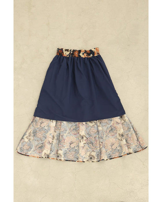 季節を彩る花のロングスカート