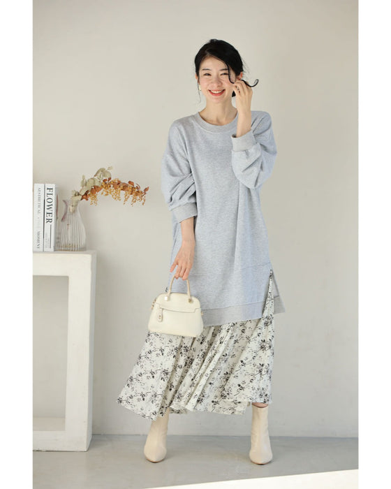 裾に広がる花柄の重ね着風スウェットロングワンピース