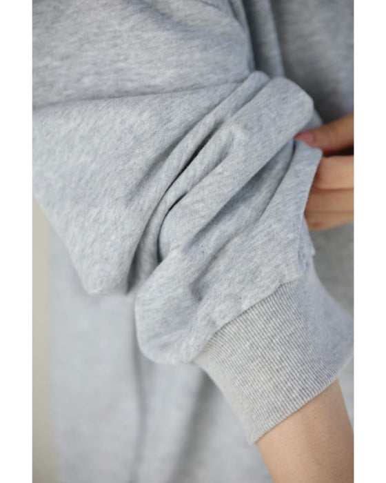 裾に広がる花柄の重ね着風スウェットロングワンピース