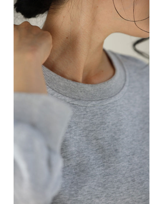 裾に広がる花柄の重ね着風スウェットロングワンピース