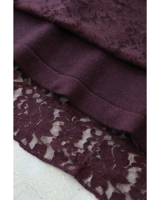 深まるボルドーのレース合わせニットミディアムワンピース