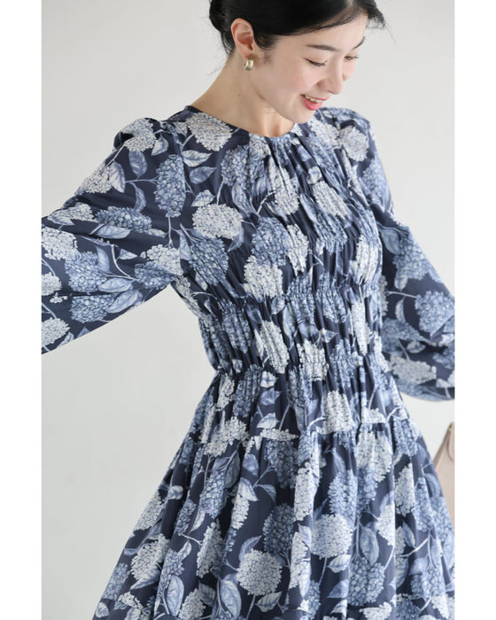 胸元シャーリングの紫陽花柄ロングワンピース