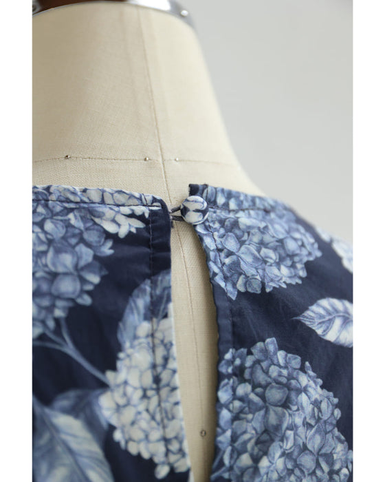 胸元シャーリングの紫陽花柄ロングワンピース