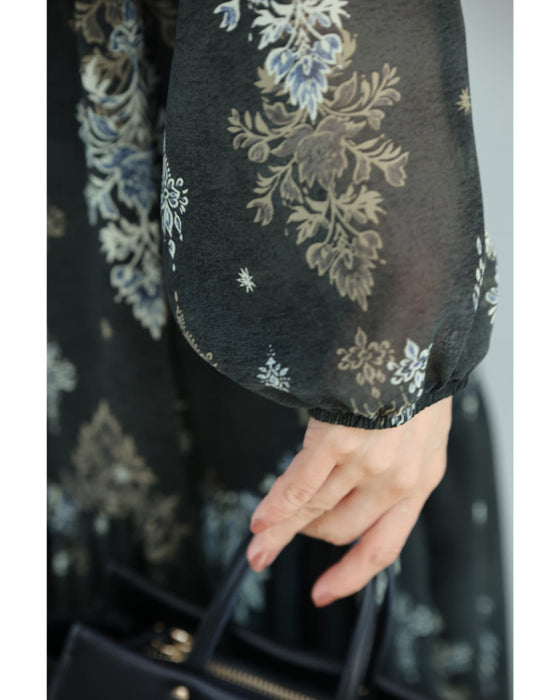 降り注ぐエレガントな華装飾ミディアムワンピース