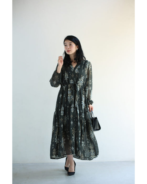 降り注ぐエレガントな華装飾ミディアムワンピース