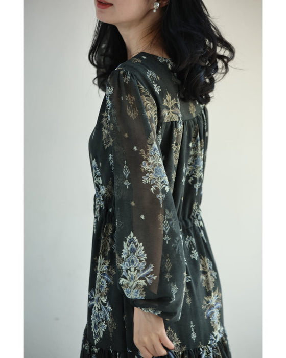 降り注ぐエレガントな華装飾ミディアムワンピース
