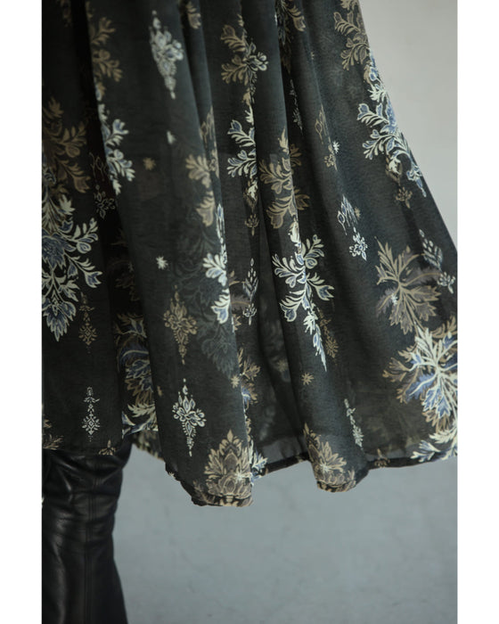 降り注ぐエレガントな華装飾ミディアムワンピース