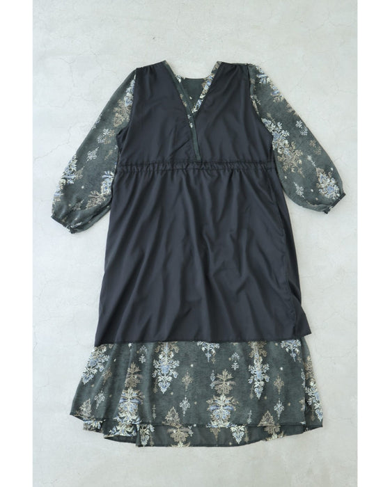 降り注ぐエレガントな華装飾ミディアムワンピース