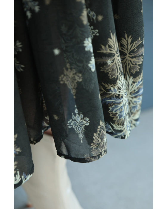 降り注ぐエレガントな華装飾ミディアムワンピース