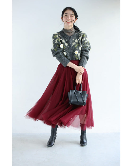 浮き立つ花コサージュの起毛ニットカーディガン