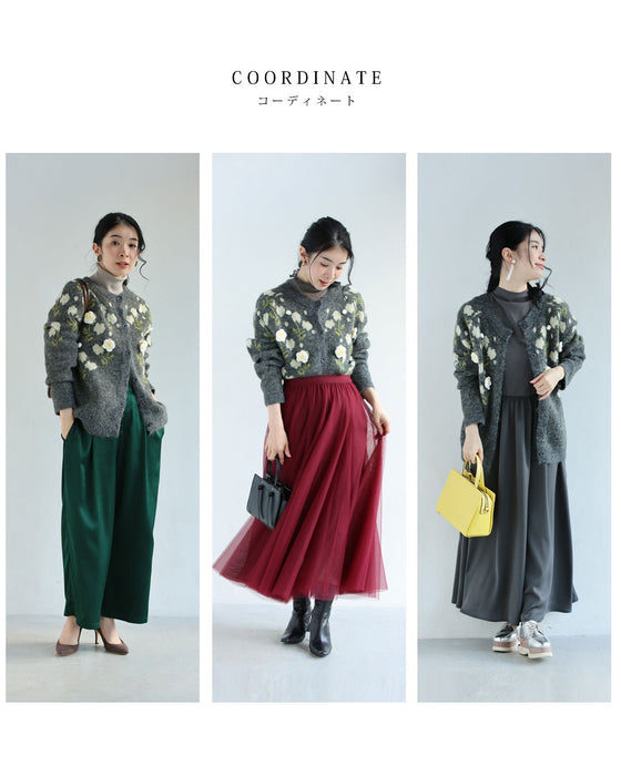 浮き立つ花コサージュの起毛ニットカーディガン