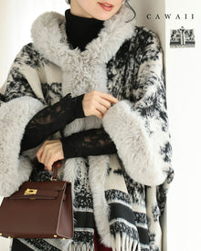  混ざり合う無彩色のリュクスなファー付きポンチョ