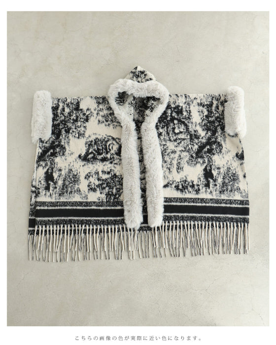 混ざり合う無彩色のリュクスなファー付きポンチョ