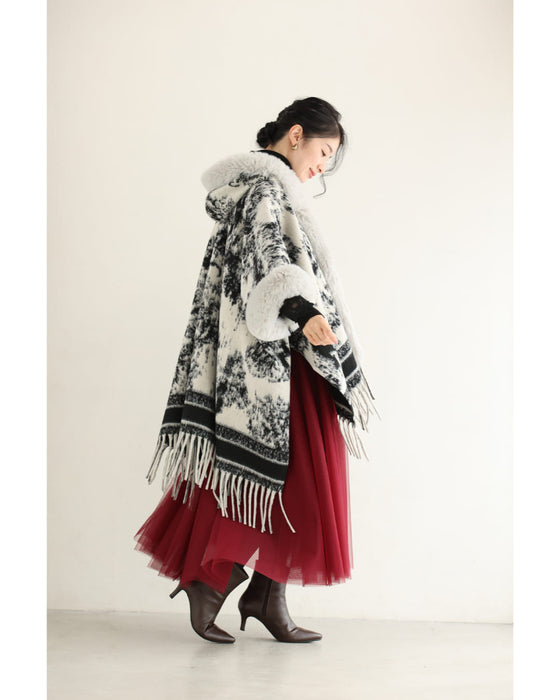 混ざり合う無彩色のリュクスなファー付きポンチョ