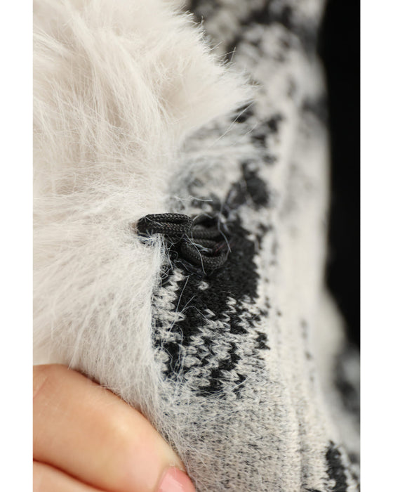 混ざり合う無彩色のリュクスなファー付きポンチョ