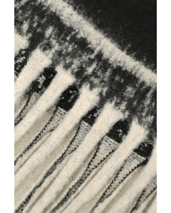 混ざり合う無彩色のリュクスなファー付きポンチョ