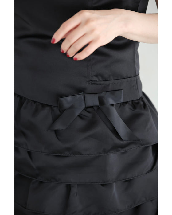 リボンを添えた重なるフリルチュニック