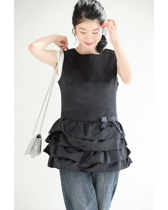 リボンを添えた重なるフリルチュニック