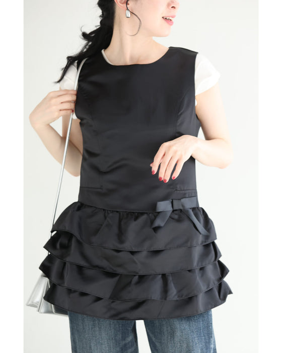 リボンを添えた重なるフリルチュニック