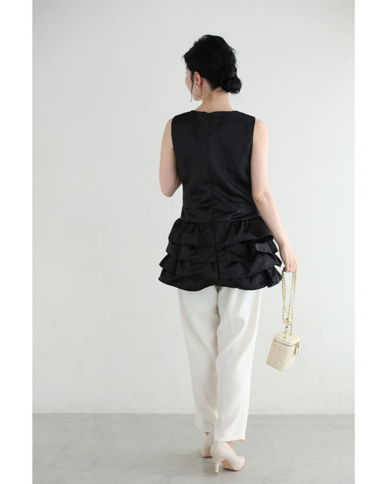 リボンを添えた重なるフリルチュニック