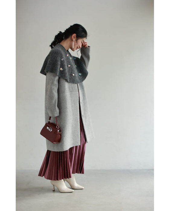 虹色の輝き放つオーロラスパンコールのケープニットプルオーバートップス